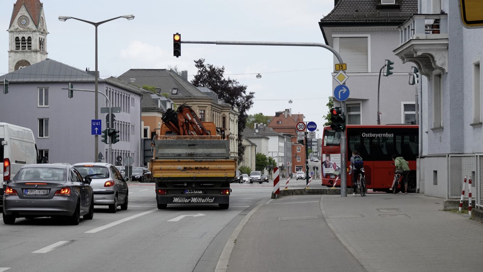 Folie aus YOU-TEACH Klasse C: Verkehrssituation in der Stadt